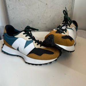 New Balance 327
Workwear Moonstone (Women's)